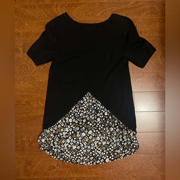 Sweater with floral peek a boo shirt - Picture 2 of 3